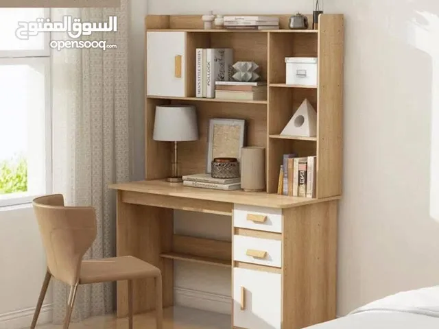 ميز مكتبي لدراسة او العمل