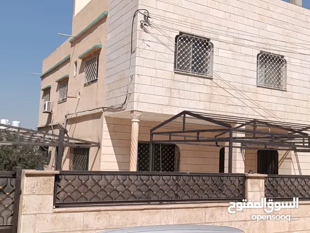 424 m2 More than 6 bedrooms Townhouse for Sale in Zarqa Al Zawahra