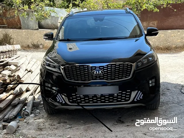 كيا سورنتو 2018 ترخيص 2017 سيارة مميزة اضافات +++ لا ينقصها ولا اضافه سيارة في حالة الوكالة