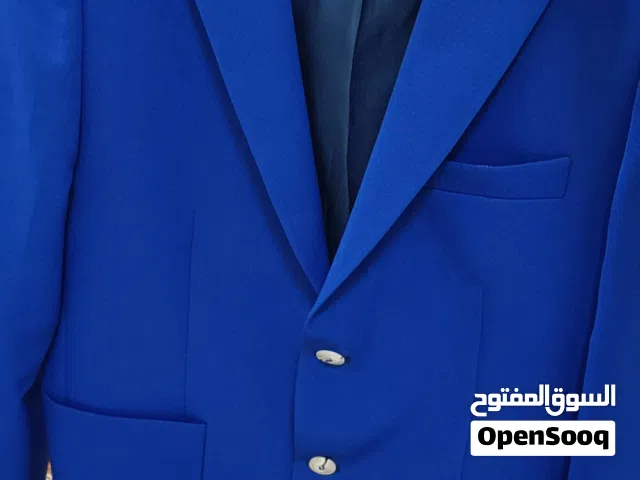 سترة زرقاء ملبوسة فقط مرتين او ثلاثة يعني قليل كلش قياسها 52 اقرا الوصف