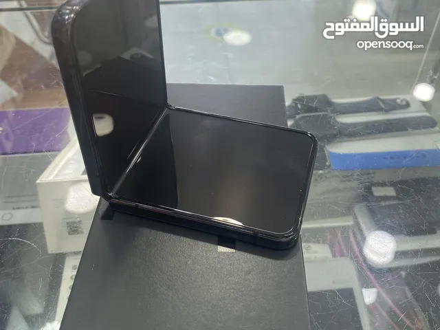 Samsung Galaxy Z Flip 4 256 GB in Mubarak Al-Kabeer