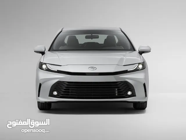 كامري 2025 هايبرد فول مواصفات قماره حديد بتقسيط من شركه طريق الاقواس
