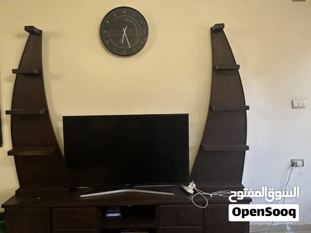 طقم طاولة كبيرة وطاولتين صغار جانبيات +طاولة تلفزيون مع ارفف ديكور خشب زان بسعر لقطة بضاعة ثقيلة