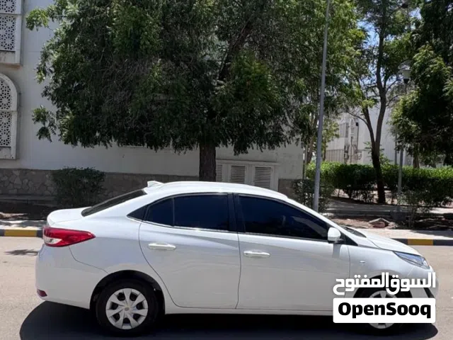 2019 تويوتا يارس SE