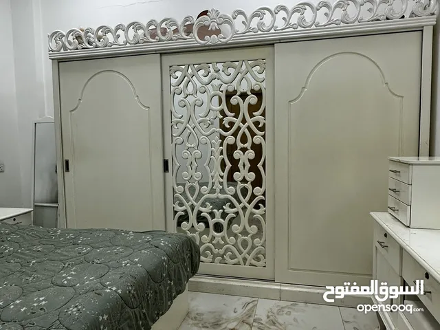 غرفة نوم مفصلة + طقم جلوس لعدد 7 اشخاص