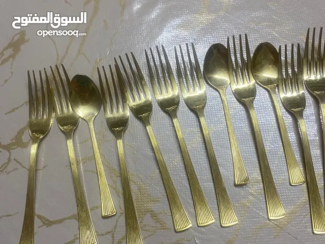طقم سفرة كامل 58 قطعة من الاستلنس مطلي بالذهب عيار 24 صنع في اليابان
