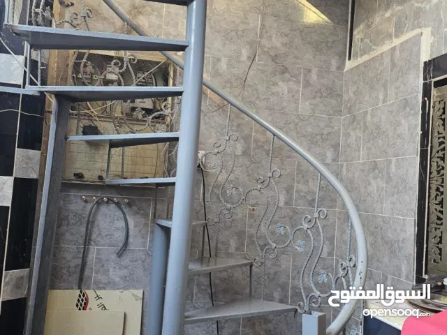 درج حديد نظيف