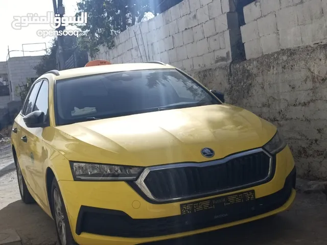 سكودا اوكتافيا ستيشن انتاج11.2020دهان اصفر جاهزة للعمومي فل اضافات بدون فتحة ماشية 33000الف كيلو