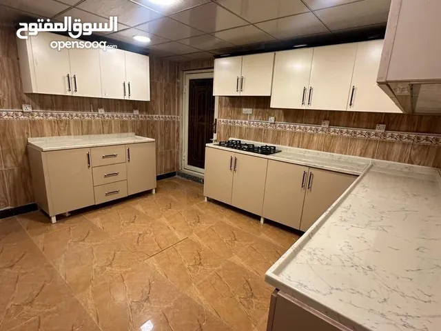 250 m2 4 Bedrooms Townhouse for Rent in Basra Jaza'ir