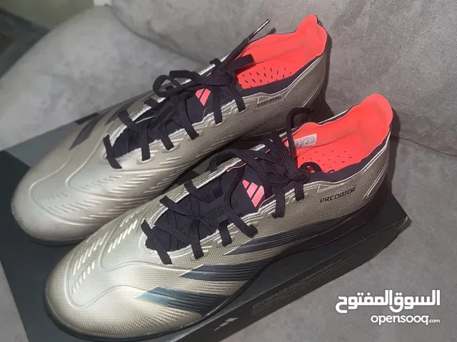 جوتي adidas بوتين