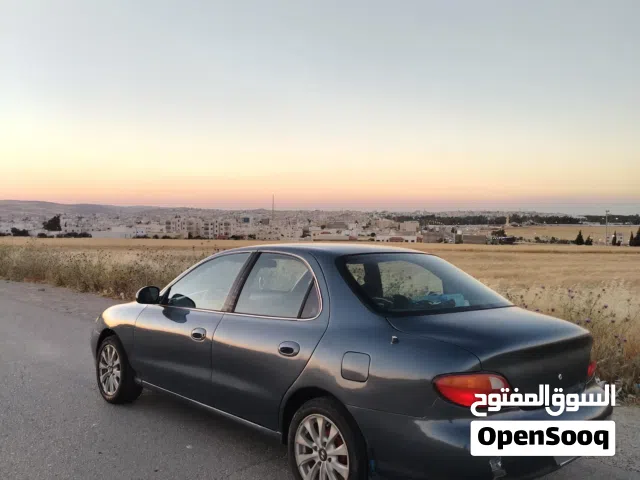 1996 هيونداي افانتي Standard