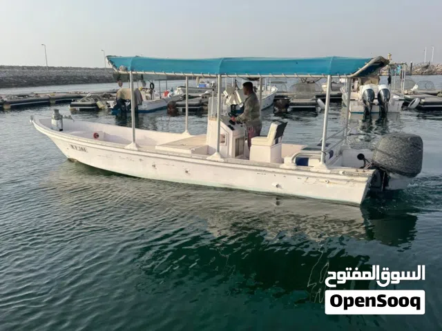 قارب صيد للبيع