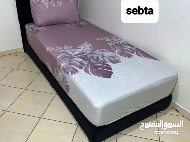 ازار بلاصة بلاستيك مزوق زوين و رطب مضاد للأوساخ . صالح لصغار و الكبار و كيعطي منظر زوين للبيت