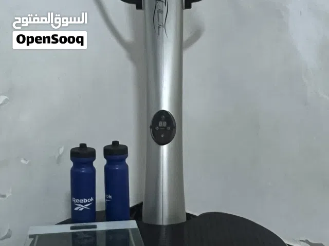 جهاز رياضي (الهزاز) لتكسير الدهون، اصلي وينفع لرموض العضلات (علاج طبيعي). من شركة فيراري (Ferrari).