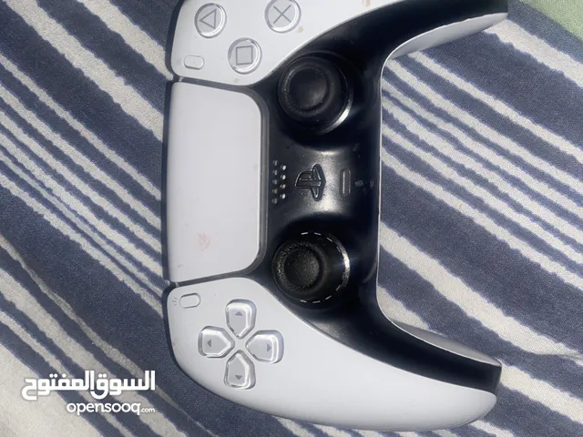 يدة بلايستيشن 5 مستعملة .