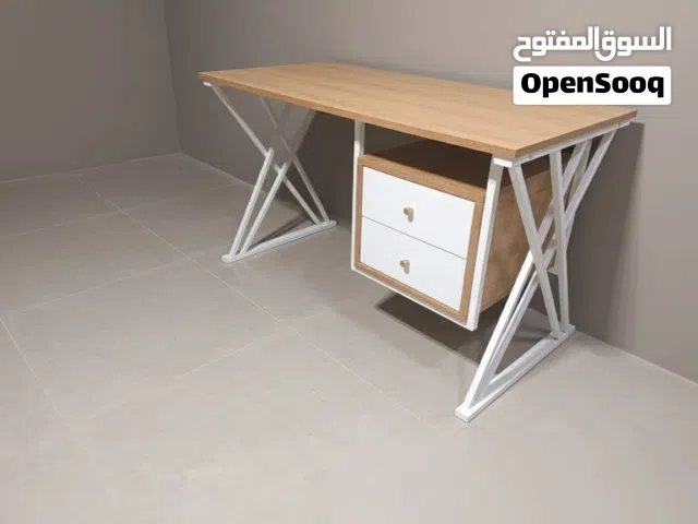 طاوله مكتبيه ودراسيه ايضا والعديد من الاثاث المنزلي والمكتبي من متجر الاسطوره للاثاث المعبيله الجنوب