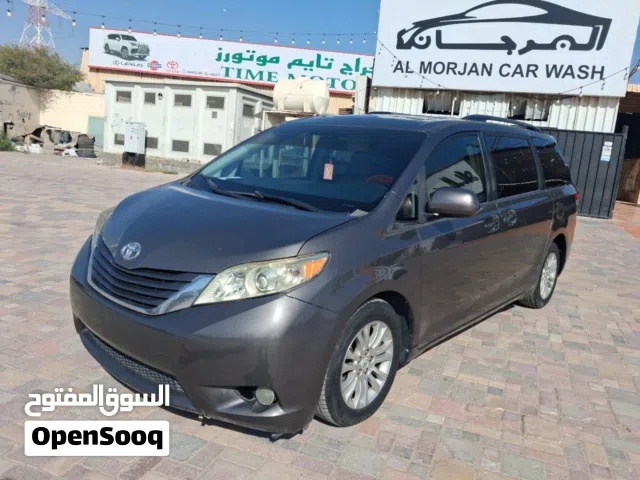2013 تويوتا سيينا XLE Limited