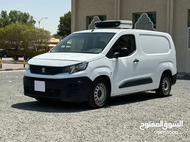 Bus - Van Renault in Farwaniya