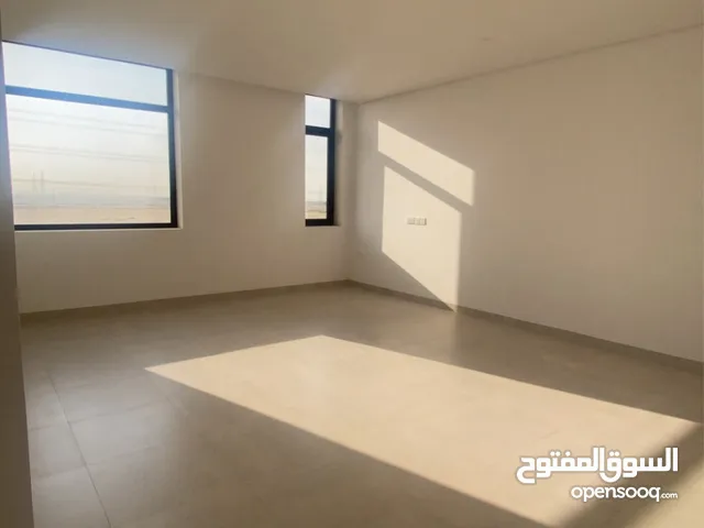 شقة للإيجار غرب عبدالله المبارك