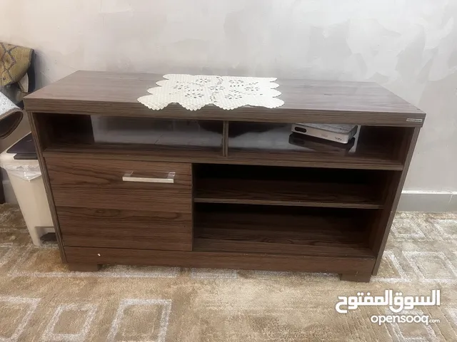 مكتب تلفزيون ومكتب كمبيوتر