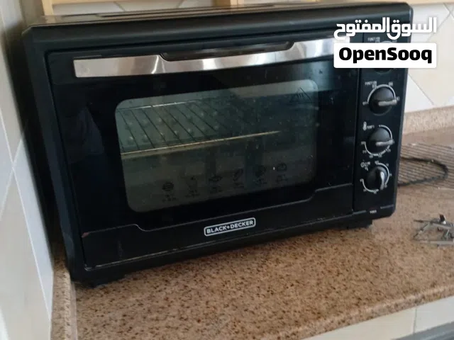 فرن كهرباء + طاولة كوي الملابس بحالة ممتازة