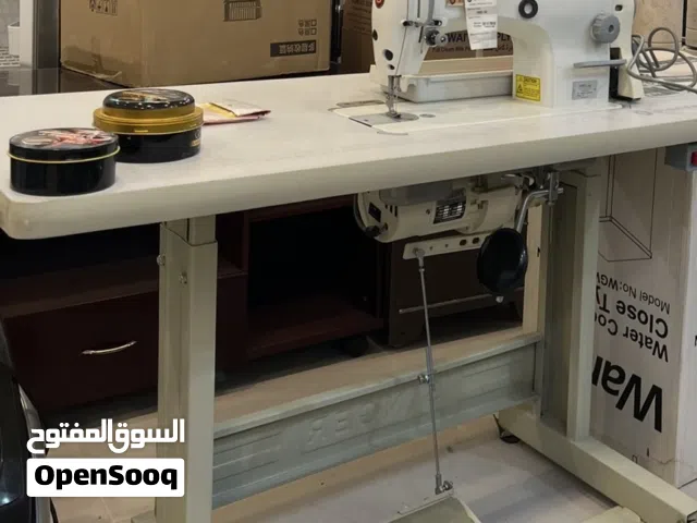 مكينة خياطة سنغر جديدة مع الطاوله