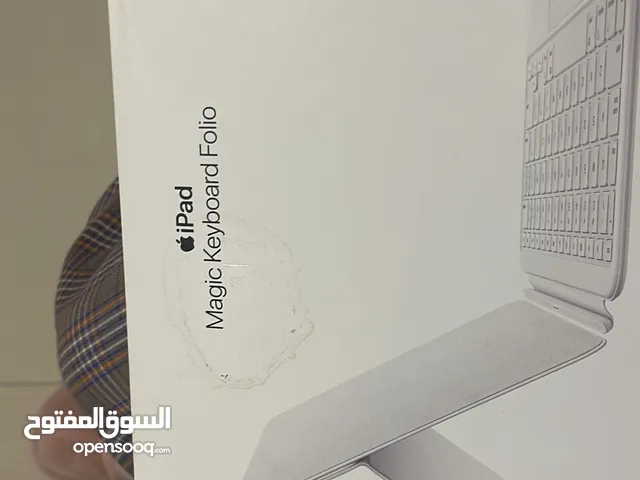iPad case and keyboard in white color original from Apple