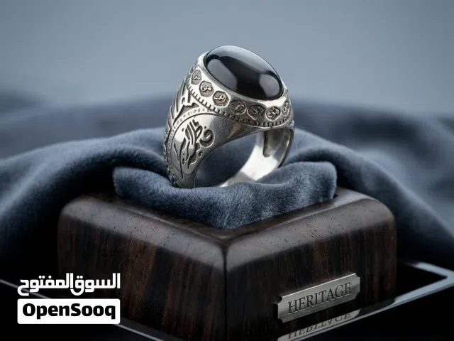خاتم جزع معطف منقوش عله جانبي الخاتم يا فاطمة الزهراء وعلى داير الخاتم اسماء الائمة الاثنى عشر