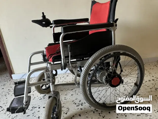 كرسي كهربائي قابل للطي بتصميم عصري