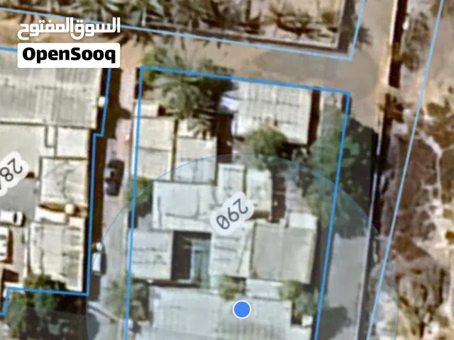 منزل للبيع قديم يصلح لسكن او للاجار قريب شارع العام نصف كيلو وجنبه شارع الخدمات كل الخدمات متوفر