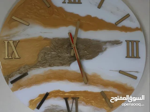 ساعة حائط فنية يدوية مصنوعة من الريزن – تصميم فاخر وأصيل من إيران