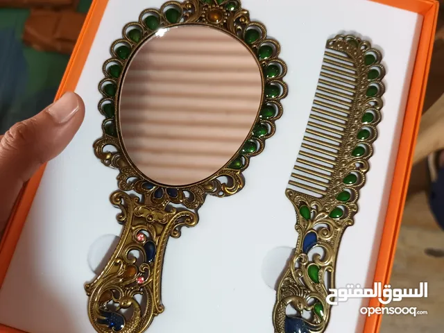 MIRROR AND COMB METAL BODY