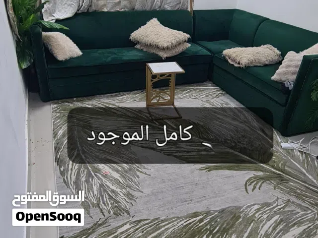 للبيع كنب مع السجاد و الستاير ب 25