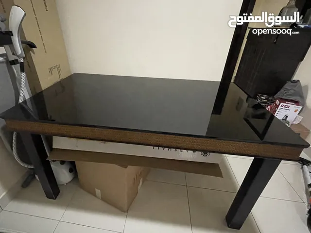 Dining table for sale wood and glass size 150*90 طاولة طعام للبيع خشب و زجاج