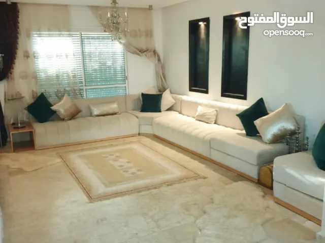 أثاث منزلي راااااائع راااقي من اجود النوعيات متنوع مستورد و محلي فيه تقريبا جديد مستورد من دبي