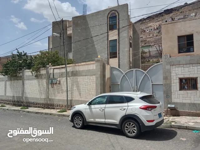 300 m2 More than 6 bedrooms Villa for Rent in Sana'a Fag Attan
