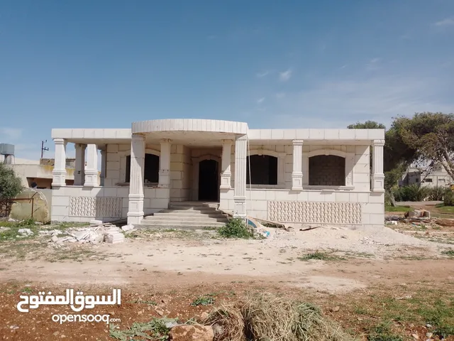 فيلا عظم 560م على قطعة أرض 1035متر على شارع البترا للبيع