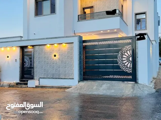 300 m2 5 Bedrooms Townhouse for Sale in Tripoli Ain Zara