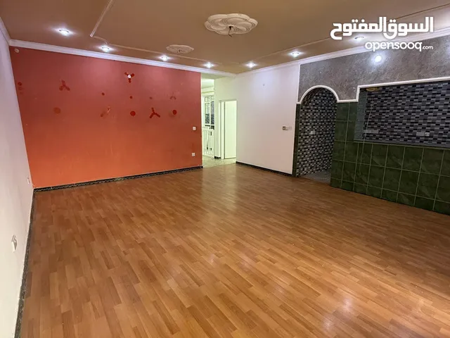 الطابق العلوي ( منفصل ) لدار 200 متر مربع كامل التاهيل في حي الكرادة