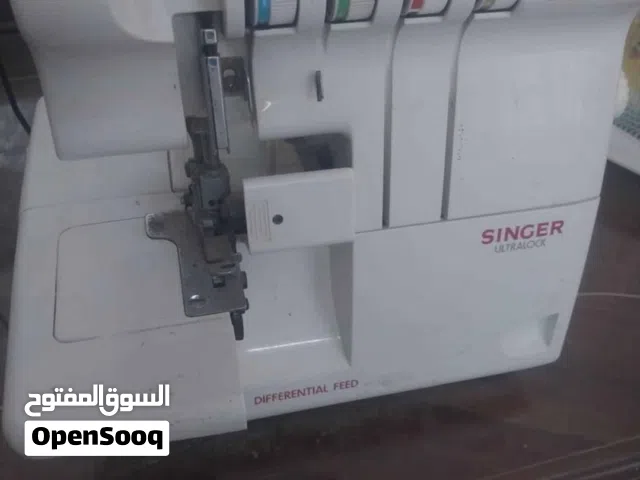 مكينة خياطة ومكينة حبكة