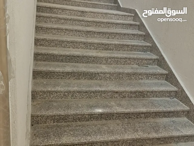 السلام عليكم لإيجار سرداب في المطلاع n11 مساحه السرداب جيده فيه مصعد درج