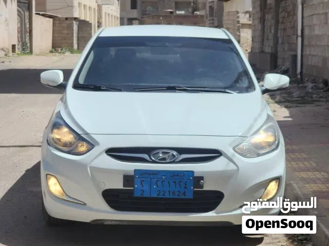 2011 هيونداي اكسنت Standard