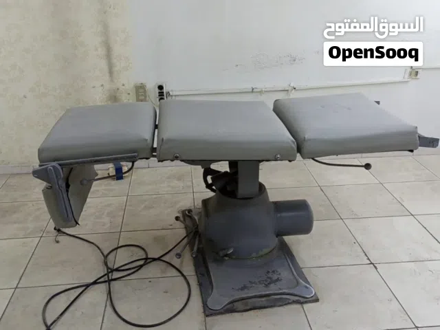 كرسي طبي للجراحه للبيع يستعمل في عيادة الجراحه أو  اي عياده طبيه اخري بسعر مغري جدا مستعمل بسيطة