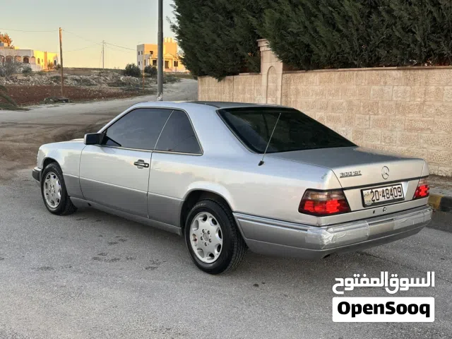 1995 مرسيدس بنز الفئة-E E 200