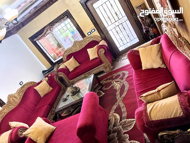 غرفة ضيوف كامله بحال الجديد بتنفع لعريس غرفه اصليه ومديل ولا احلى والسعر مناسب جدا