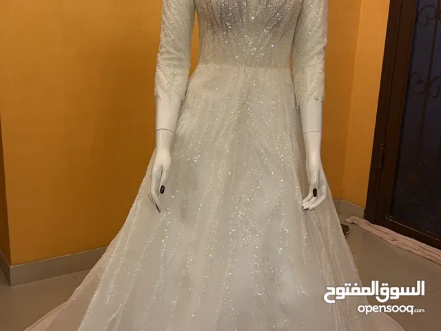 فستان زفاف موديل 2023 (مستعمل)