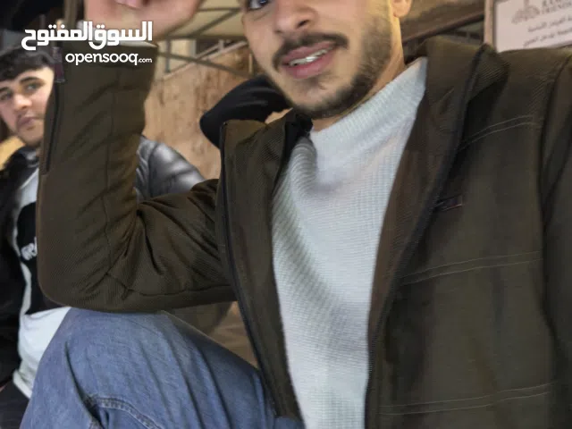 شاب لديه رخصه قياده شخن حفيف مهذب مططيع اليف