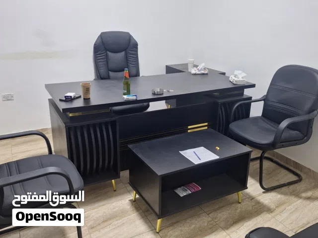 مكتب كامل مستعمل بحالة الجديد للبيع