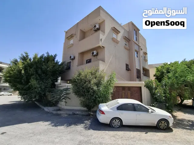 عمارة ثلاثة طوابق وملحق للإيجار - بن عاشور خلف مصحة البراء - موقع ممتاز قريب من جميع الخدمات