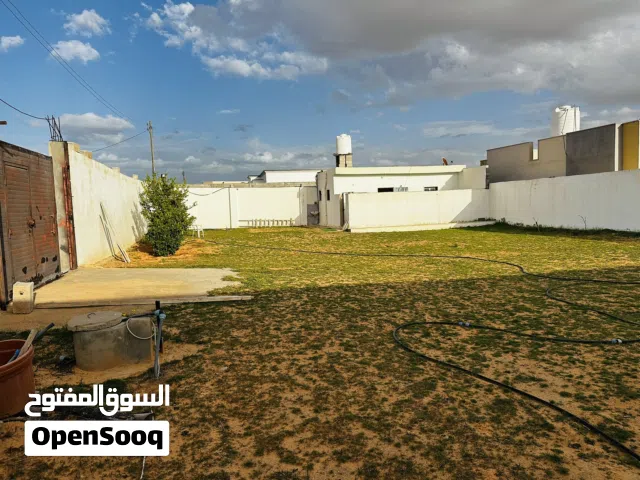 قطعة ارض بمساحة 700 م عين زارة الباعيش والسعر قابل للنقاش